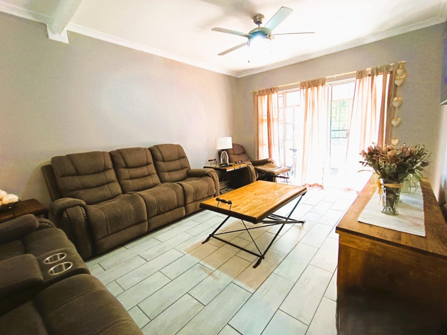 4 Bedroom Property for Sale in Langenhovenpark Free State